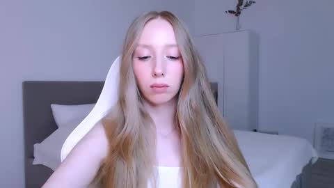 Luna online show from 11/12/25, 09:03