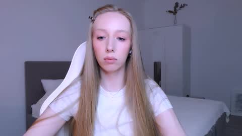 Luna online show from 12/14/25, 09:08