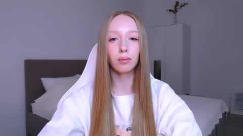 Luna online show from 12/16/25, 11:21