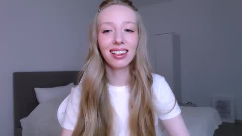 Luna online show from 03/12/26, 09:32