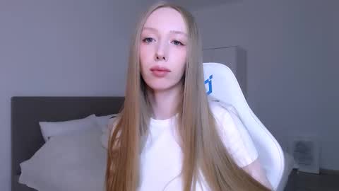 Luna online show from 03/17/26, 09:07