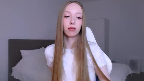 Luna online show from 03/18/26, 09:40