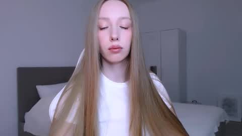 Luna online show from 03/29/26, 08:20