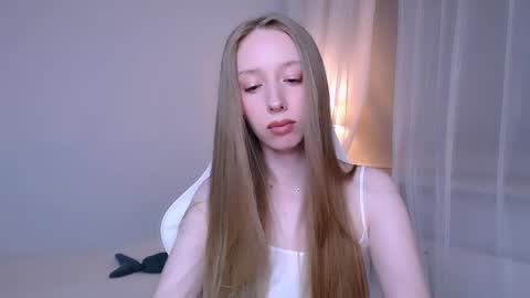 Luna online show from 04/10/26, 10:47