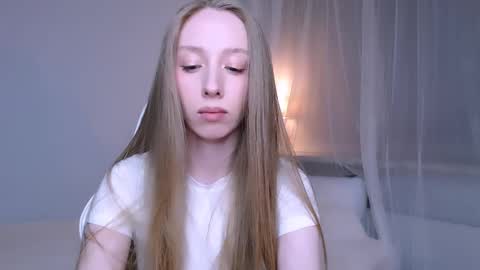 Snapshot of luna_insanity chatting on 04/28/26, 02:27 Luna online show from 04/28/26, 02:27