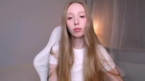 Snapshot of luna_insanity chatting on 05/17/26, 10:06 Luna online show from 05/17/26, 10:06