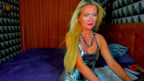 luna_lew1s online show from 01/22/25, 11:56