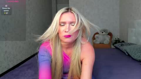 luna_lew1s online show from 03/05/25, 08:21