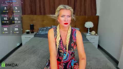 luna_lew1s online show from 10/14/25, 08:37