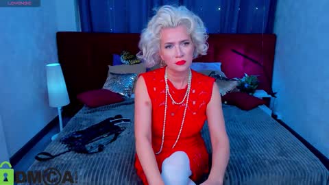 luna_lew1s online show from 11/20/25, 08:58