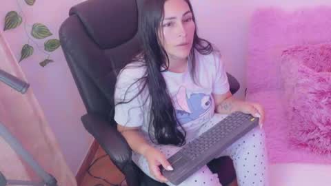 Snapshot of luna_lgomez chatting on 05/17/26, 03:04 luna online show from 05/17/26, 03:04