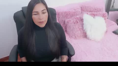 Snapshot of luna_lgomez chatting on 06/16/26, 11:02 luna online show from 06/16/26, 11:02