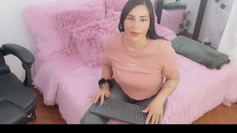 Snapshot of luna_lgomez chatting on 06/17/26, 12:40 luna online show from 06/17/26, 12:40