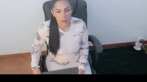 Snapshot of luna_lgomez chatting on 06/25/26, 09:58 luna online show from 06/25/26, 09:58