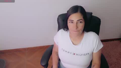 Snapshot of luna_lgomez chatting on 08/01/26, 10:03 luna online show from 08/01/26, 10:03