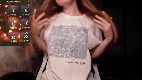 Snapshot of luna_loveisgood chatting on 12/03/24, 01:43 Luna online show from 12/03/24, 01:43