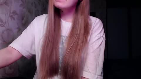 Snapshot of luna_loveisgood chatting on 01/02/25, 03:29 Luna online show from 01/02/25, 03:29