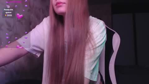 Snapshot of luna_loveisgood chatting on 01/08/25, 12:28 Luna online show from 01/08/25, 12:28