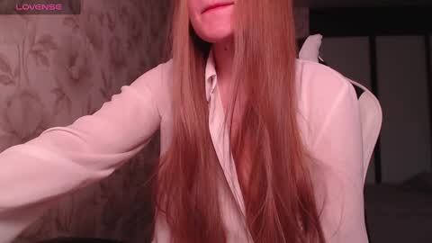 Snapshot of luna_loveisgood chatting on 01/20/25, 07:25 Luna online show from 01/20/25, 07:25