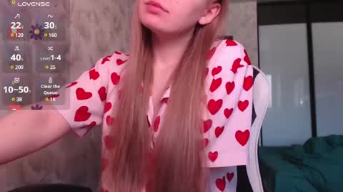 Snapshot of luna_loveisgood chatting on 02/06/25, 07:56 Luna online show from 02/06/25, 07:56