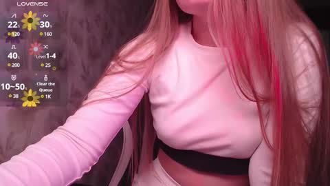 Snapshot of luna_loveisgood chatting on 02/08/25, 10:39 Luna online show from 02/08/25, 10:39