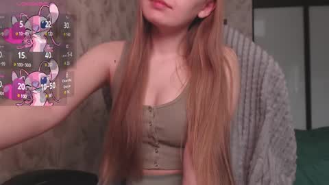 Snapshot of luna_loveisgood chatting on 03/05/25, 05:29 Luna online show from 03/05/25, 05:29