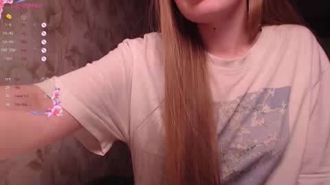 Snapshot of luna_loveisgood chatting on 10/14/25, 09:26 Luna online show from 10/14/25, 09:26