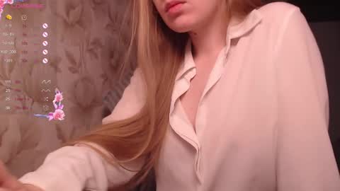 Snapshot of luna_loveisgood chatting on 10/29/25, 10:06 Luna online show from 10/29/25, 10:06