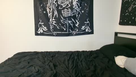 Luna online show from 09/11/25, 04:12