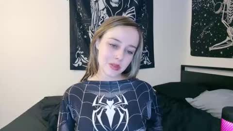 Luna online show from 10/07/25, 05:48