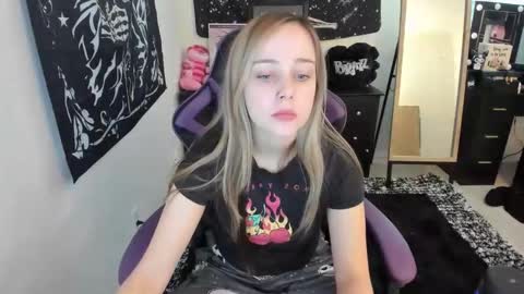 Luna online show from 12/19/25, 06:15