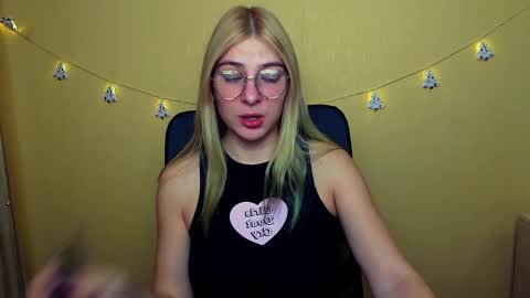Snapshot of luna_lush_ chatting on 12/05/24, 07:16 Luna online show from 12/05/24, 07:16
