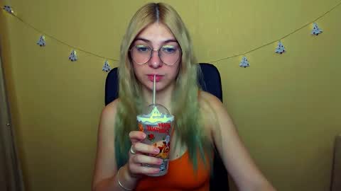 Snapshot of luna_lush_ chatting on 12/14/24, 09:29 Luna online show from 12/14/24, 09:29