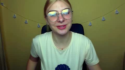 Snapshot of luna_lush_ chatting on 12/15/24, 09:35 Luna online show from 12/15/24, 09:35