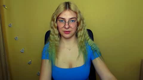 Snapshot of luna_lush_ chatting on 12/17/24, 11:28 Luna online show from 12/17/24, 11:28