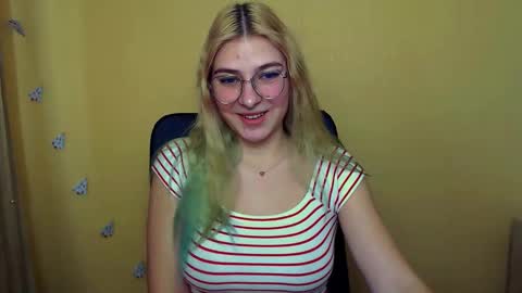 Snapshot of luna_lush_ chatting on 12/18/24, 09:25 Luna online show from 12/18/24, 09:25