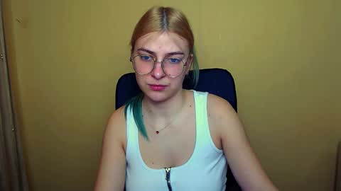 Snapshot of luna_lush_ chatting on 01/09/25, 08:24 Luna online show from 01/09/25, 08:24