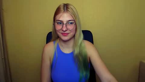 Snapshot of luna_lush_ chatting on 01/31/25, 11:35 Luna online show from 01/31/25, 11:35