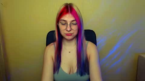 Snapshot of luna_lush_ chatting on 02/15/25, 08:44 Luna online show from 02/15/25, 08:44