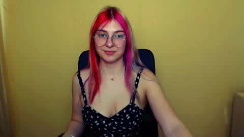 Snapshot of luna_lush_ chatting on 02/26/25, 12:14 Luna online show from 02/26/25, 12:14