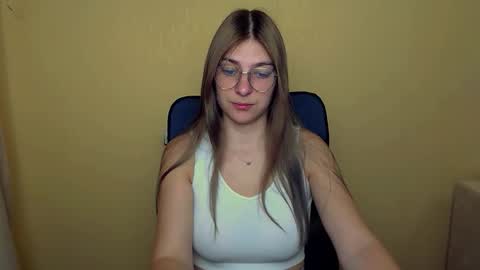 Snapshot of luna_lush_ chatting on 09/10/25, 08:47 Luna online show from 09/10/25, 08:47