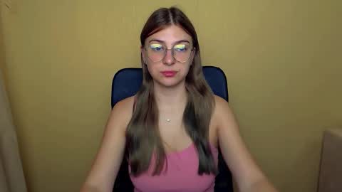 Snapshot of luna_lush_ chatting on 09/13/25, 08:14 Luna online show from 09/13/25, 08:14