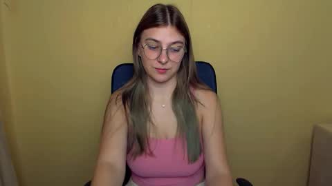 Snapshot of luna_lush_ chatting on 09/24/25, 01:25 Luna online show from 09/24/25, 01:25