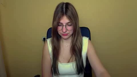 Snapshot of luna_lush_ chatting on 10/23/25, 08:35 Luna online show from 10/23/25, 08:35