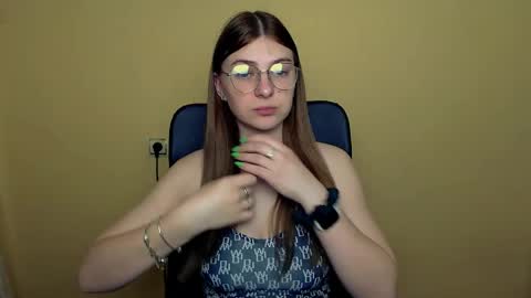 Luna online show from 04/08/26, 08:14