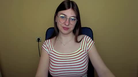 Luna online show from 04/22/26, 07:55