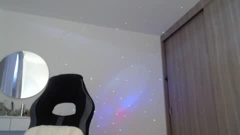 Luna online show from 09/24/25, 06:33