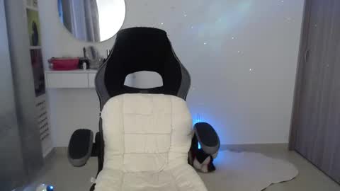 Luna online show from 10/09/25, 06:06