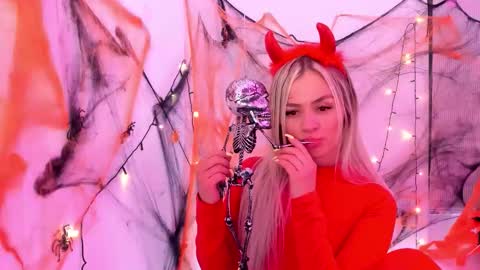 Luna Marquez online show from 10/27/25, 10:52