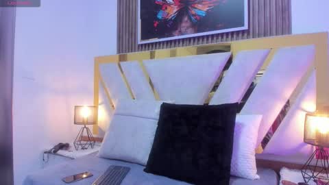 luna_naughty1 online show from 11/08/25, 09:42